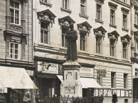 Mesnička ulica, spomenik fra Andriji Kačiću Miošiću oko 1930. godine